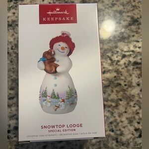 2022 Hallmark Keepsake Ornament - Snowtop Lodge